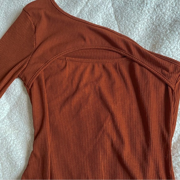 Cutout one sleeve body suit - Picture 3 of 5